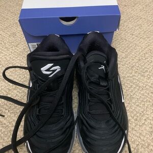Jordan Black and White Luca 3 Size 4Y